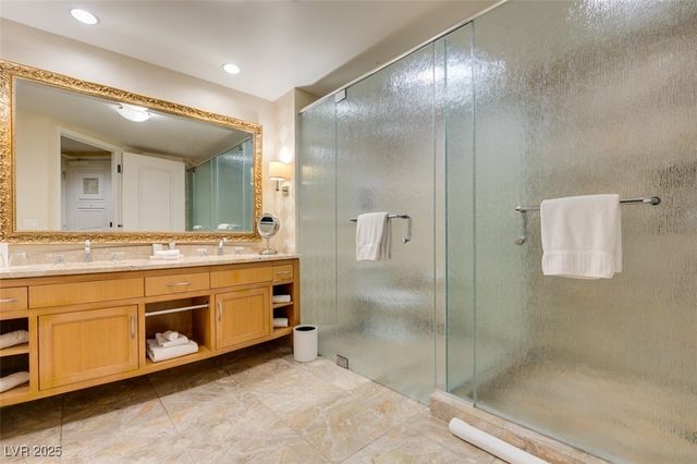 2000 FASHION SHOW Drive 2723, Las Vegas, NV 89109