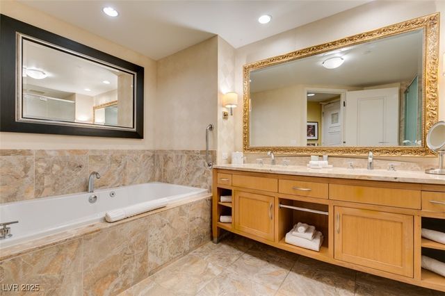 2000 FASHION SHOW Drive 2723, Las Vegas, NV 89109