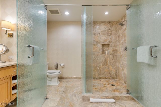 2000 FASHION SHOW Drive 2723, Las Vegas, NV 89109