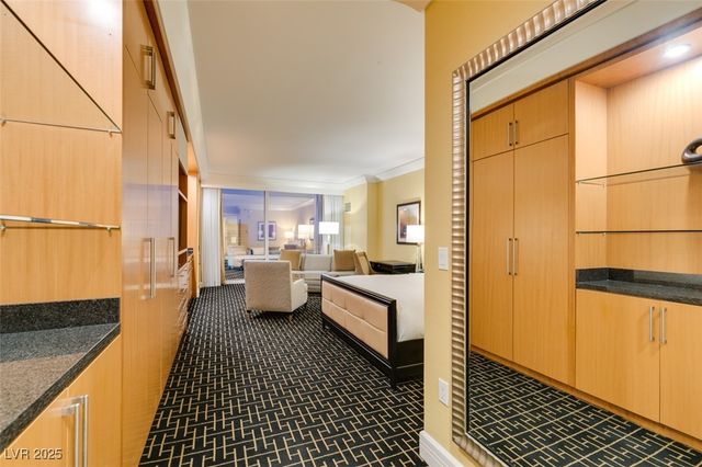 2000 FASHION SHOW Drive 2723, Las Vegas, NV 89109