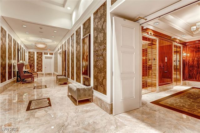 2000 FASHION SHOW Drive 2723, Las Vegas, NV 89109