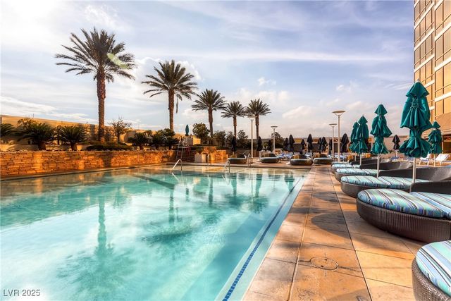 2000 FASHION SHOW Drive 2723, Las Vegas, NV 89109