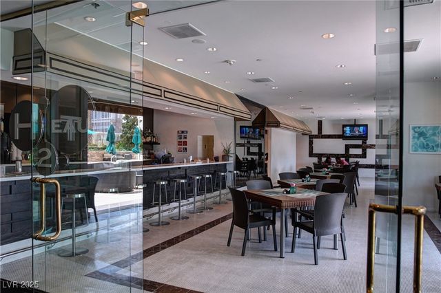 2000 FASHION SHOW Drive 2723, Las Vegas, NV 89109