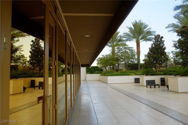 2000 FASHION SHOW Drive 2723, Las Vegas, NV 89109