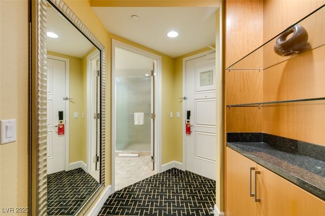 2000 FASHION SHOW Drive 2723, Las Vegas, NV 89109