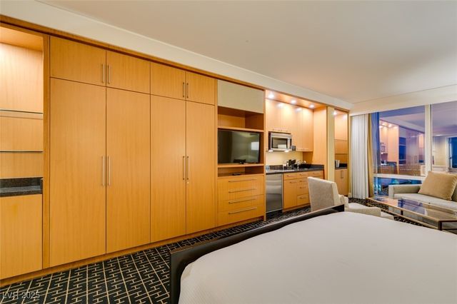 2000 FASHION SHOW Drive 2723, Las Vegas, NV 89109