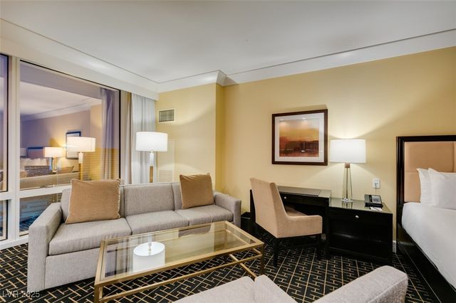 2000 FASHION SHOW Drive 2723, Las Vegas, NV 89109