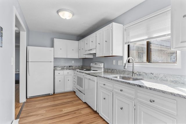 800 Bearse's Way 3NF, Barnstable, MA 02601