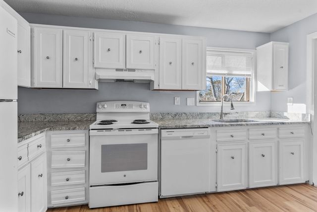 800 Bearse's Way 3NF, Barnstable, MA 02601