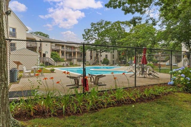 800 Bearse's Way 3NF, Barnstable, MA 02601