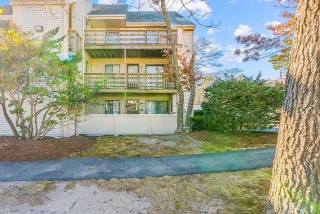 800 Bearse's Way 3NF, Barnstable, MA 02601