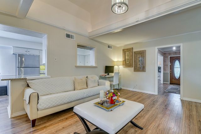 10207 Carry Back Circle, Dallas, TX 75229