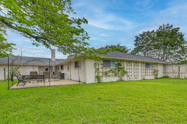 10207 Carry Back Circle, Dallas, TX 75229