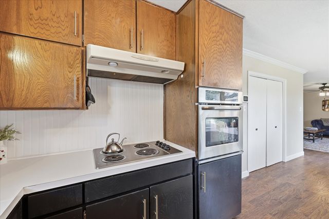 217 E Louella Drive, Hurst, TX 76054