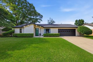 217 E Louella Drive, Hurst, TX 76054