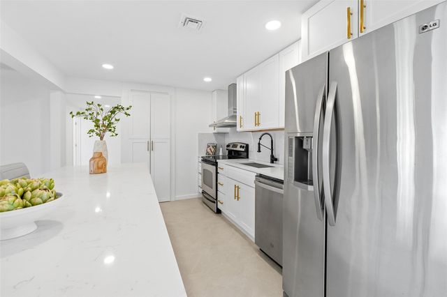 1710 SW 1st Avenue, Pompano Beach, FL 33060