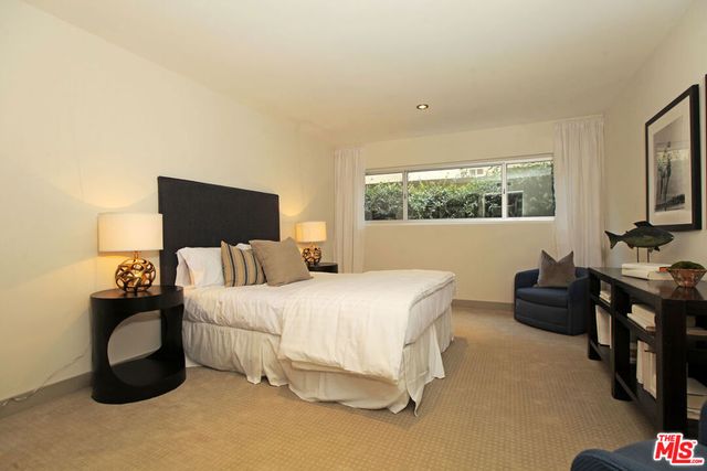 11657 Chenault Street 204, Los Angeles, CA 90049