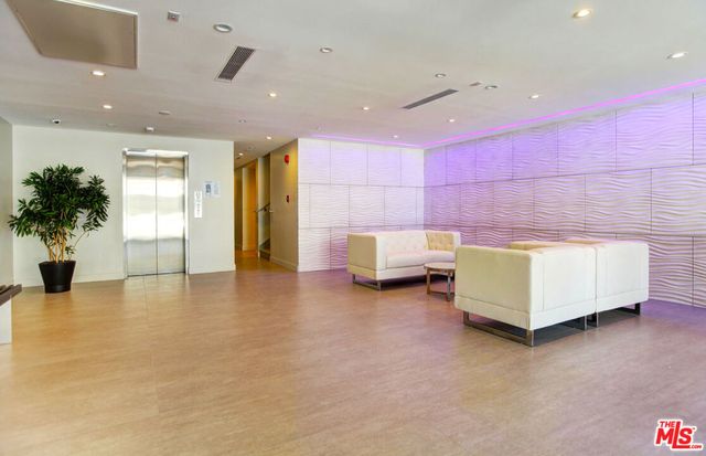 11657 Chenault Street 204, Los Angeles, CA 90049