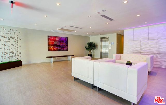 11657 Chenault Street 204, Los Angeles, CA 90049