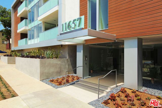 11657 Chenault Street 204, Los Angeles, CA 90049
