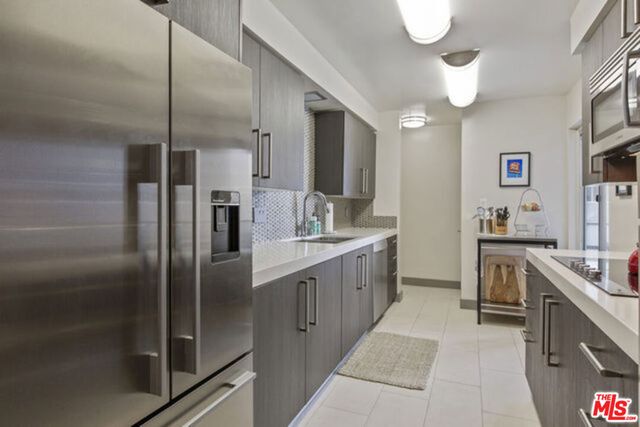 11657 Chenault Street 204, Los Angeles, CA 90049