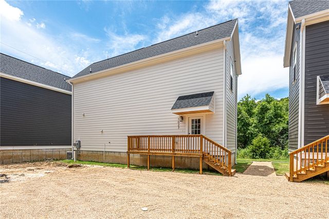 958 S Laramie Heights, Fayetteville, AR 72704