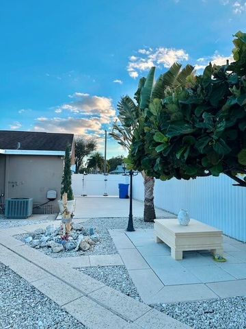 10079 Yeoman Lane, Royal Palm Beach, FL 33411
