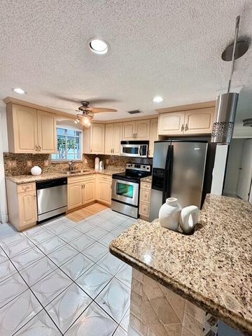 10079 Yeoman Lane, Royal Palm Beach, FL 33411