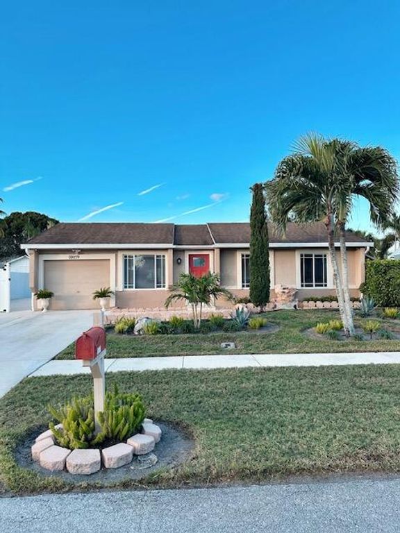 10079 Yeoman Lane, Royal Palm Beach, FL 33411