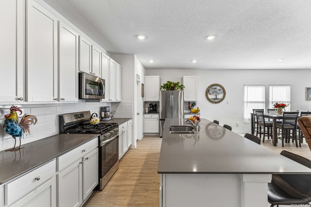 5801 MUSQUIZ RDG, Seguin, TX 78155