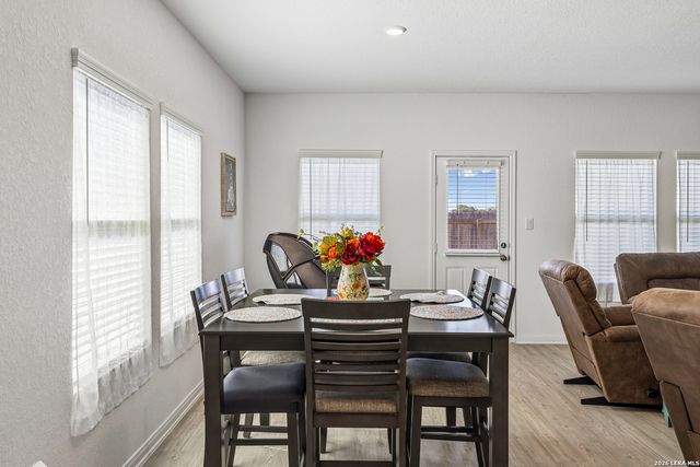 5801 MUSQUIZ RDG, Seguin, TX 78155