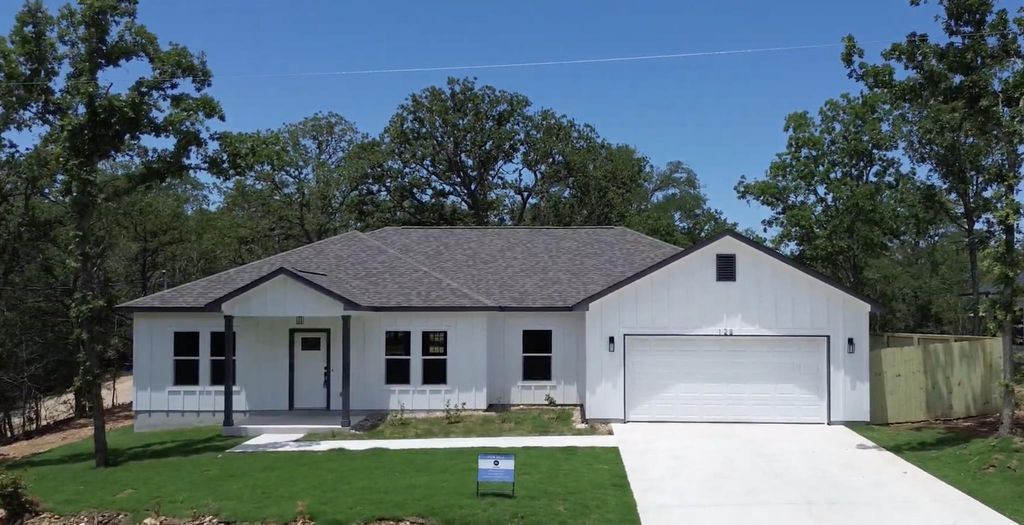 128 Heleakala DR, Bastrop, TX 78602