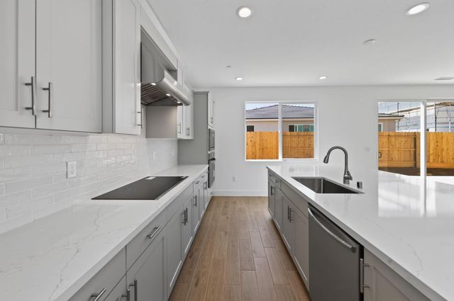2895 E Veranda Drive, Fresno, CA 93730
