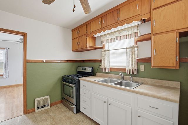 608 7th Avenue, Silvis, IL 61282