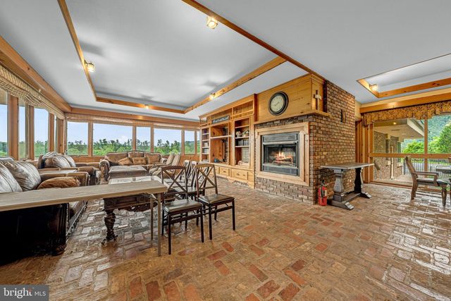 895 FISHERS RD, Toms Brook, VA 22660