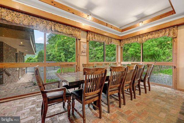 895 FISHERS RD, Toms Brook, VA 22660