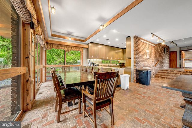 895 FISHERS RD, Toms Brook, VA 22660