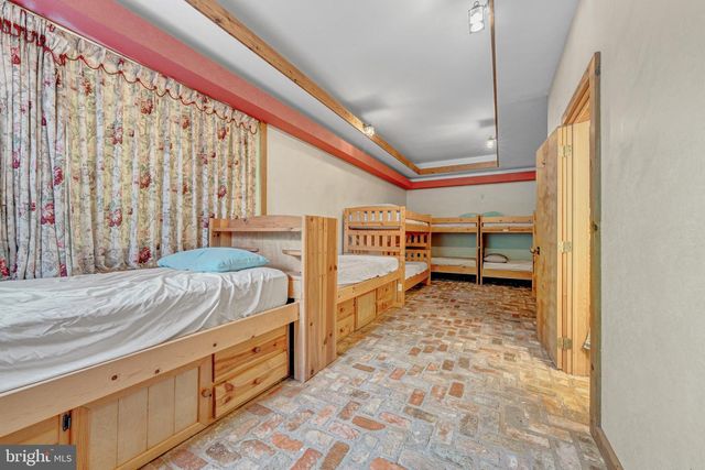 895 FISHERS RD, Toms Brook, VA 22660