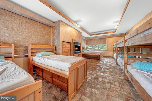 895 FISHERS RD, Toms Brook, VA 22660