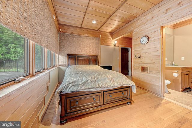 895 FISHERS RD, Toms Brook, VA 22660
