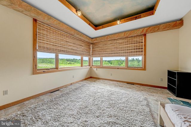 895 FISHERS RD, Toms Brook, VA 22660