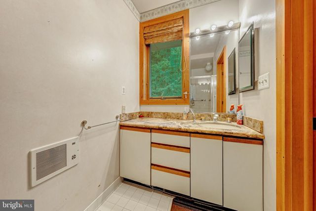 895 FISHERS RD, Toms Brook, VA 22660