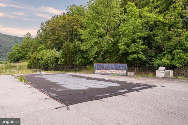 895 FISHERS RD, Toms Brook, VA 22660