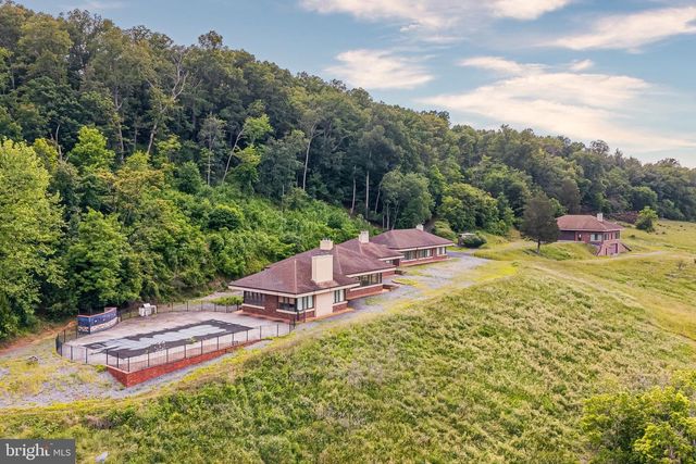 895 FISHERS RD, Toms Brook, VA 22660