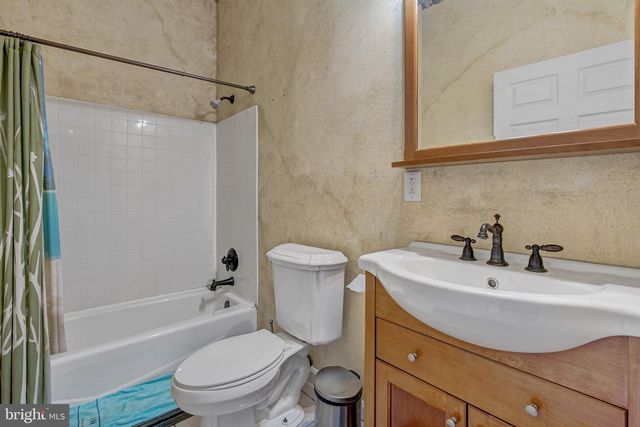 895 FISHERS RD, Toms Brook, VA 22660