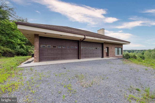 895 FISHERS RD, Toms Brook, VA 22660