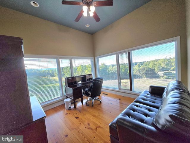 895 FISHERS RD, Toms Brook, VA 22660