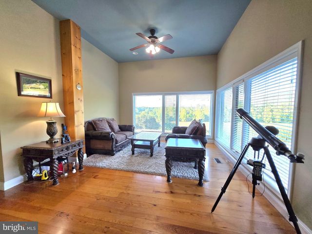 895 FISHERS RD, Toms Brook, VA 22660
