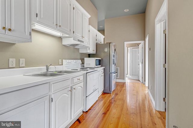 895 FISHERS RD, Toms Brook, VA 22660