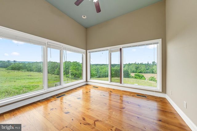 895 FISHERS RD, Toms Brook, VA 22660